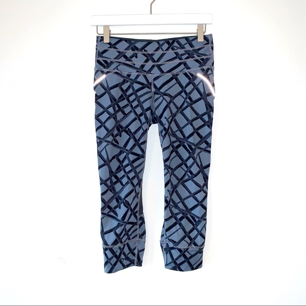 Athleta Splash Relay Capri Leggings in Flint Gray, size XS